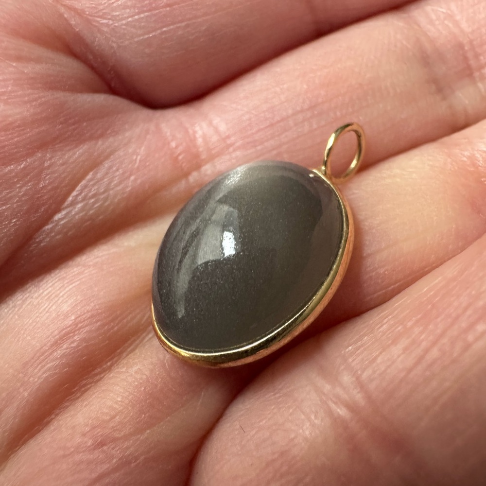 Gorgeous 14k Yellow Gold Gray Moonstone Pendant 10.25 Carats
